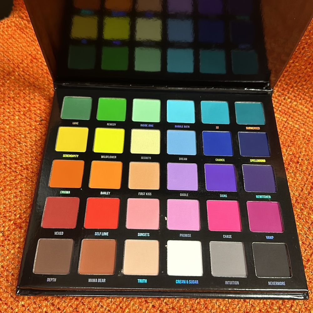 Authentic Blend Bunny Cosmetics Blends 30 Matte Pigments For The Perfect Blend - Picture 2 of 8